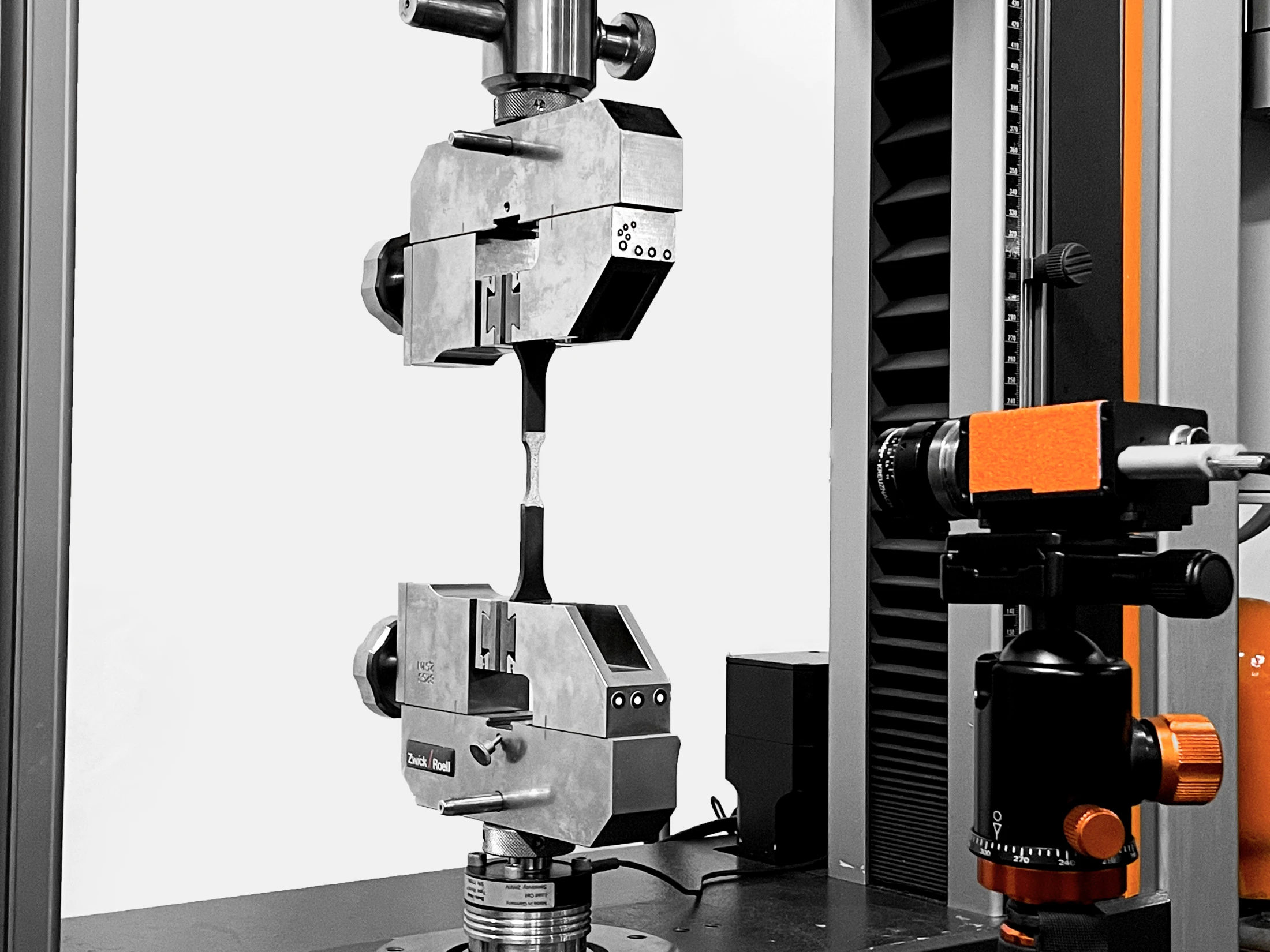 Tension Testing for plastics-Z020_2D-DIC_FADI-AMT